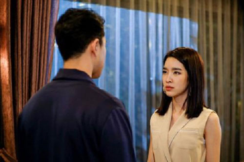 Cú điện thoại từ nhà nghỉ của vợ cũ khiến tôi bàng hoàng