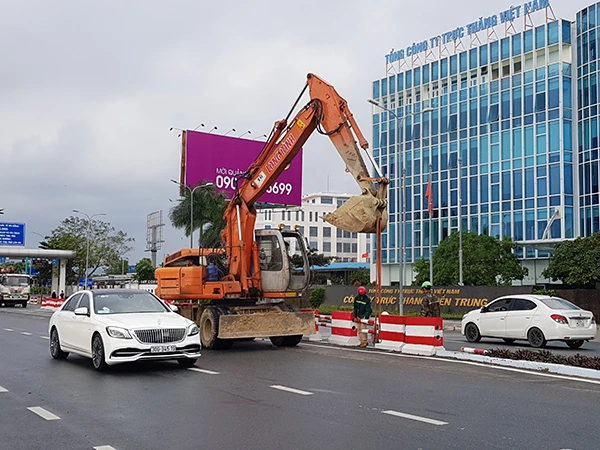 Điều chỉnh dải phân làn xe ô tô vào, ra sân bay quốc tế Đà Nẵng theo sự chuyển đổi hình thức thu phí