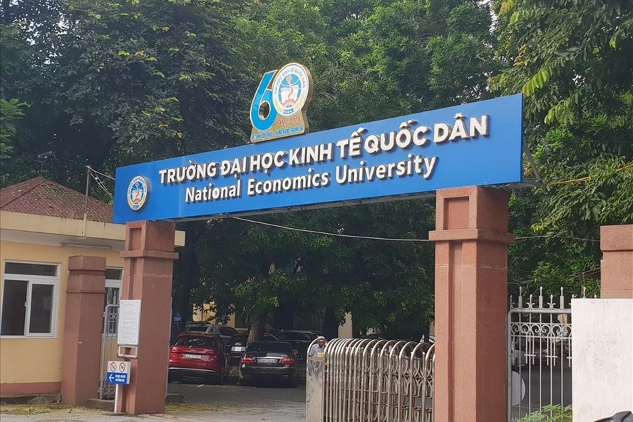 Trường Đại học Kinh tế quốc dân là trường đại học đầu tiên đào tạo chính quy bậc đại học cho lực lượng QLTT 