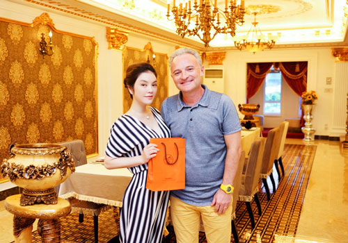 Biệt thự tiền tỷ của Lý Nhã Kỳ: Nguy nga như cung điện, khắp nơi được dát vàng nhìn muốn "xỉu up xỉu down"