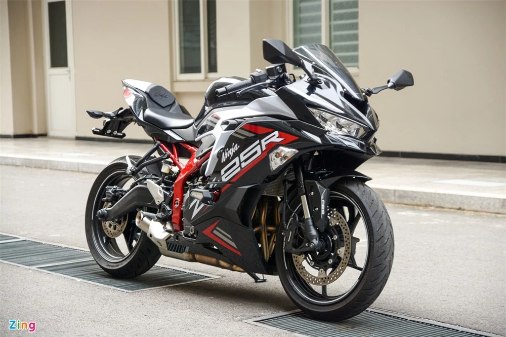 Kawasaki Ninja ZX-25R.