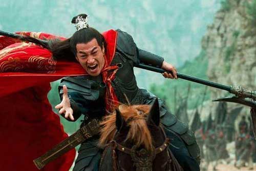 Tại sao các vị tướng xưa thường mặc áo choàng đỏ? - Hóa ra mảnh vải này có tác dụng lớn như vậy!