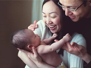 'Gặp xui xẻo” sau khi đi thăm bà đẻ có đúng không?