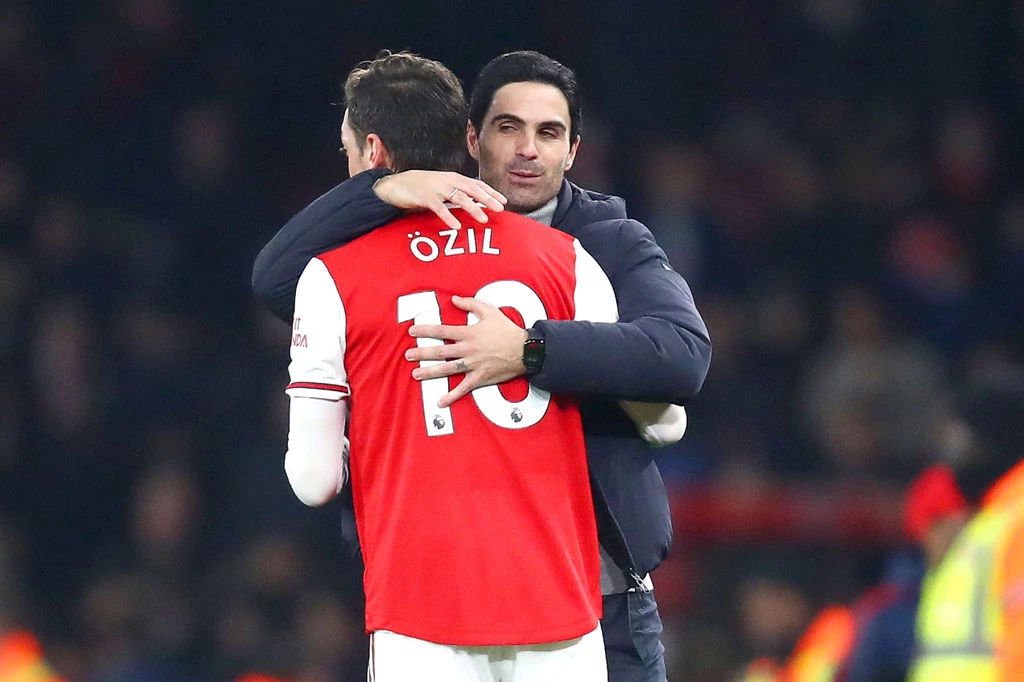 HLV Arteta và Ozil.