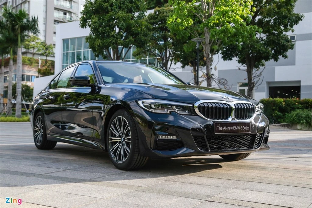 So sanh BMW 330i M Sport hay Mercedes-AMG A 35 4Matic anh 2