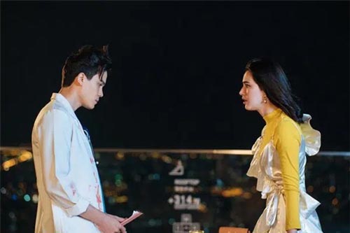 Sau 7 năm kết hôn, lần đầu vợ nhờ tôi trông con để đi làm đẹp, 1 tiếng sau, cô ấy mang về cái đầu trọc lóc khiến tôi sững sờ tột độ