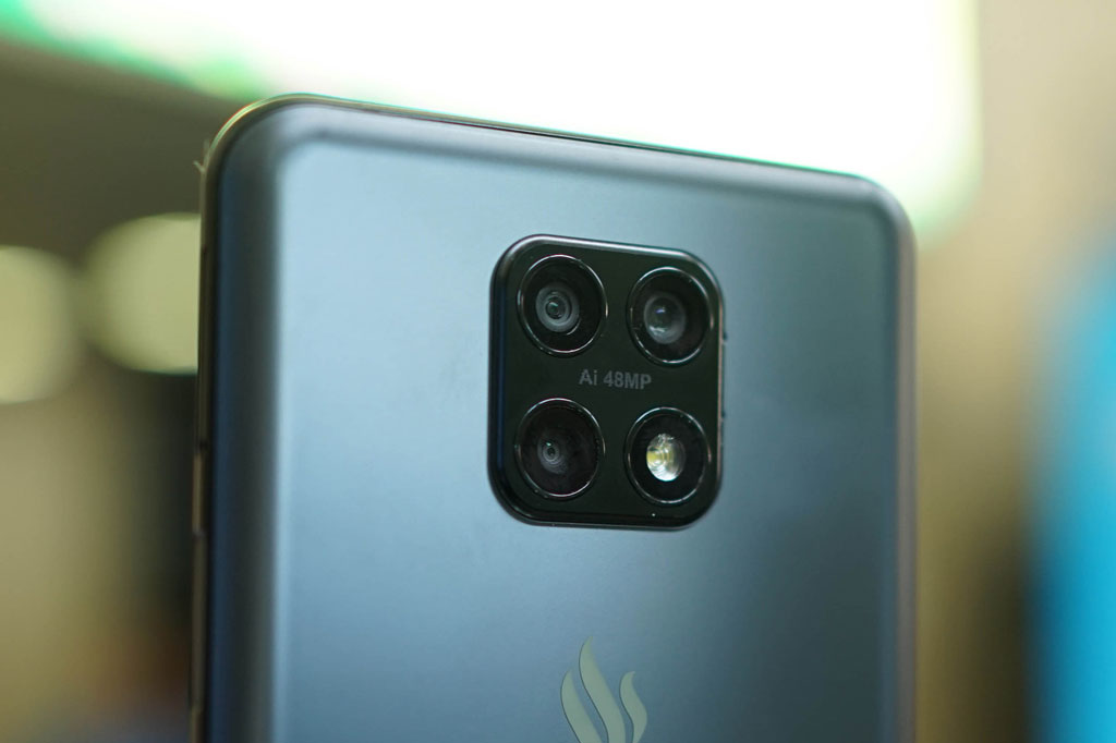 Vsmart Aris Pro với camera selfie ẩn dưới màn hình giảm giá ‘sập sàn’