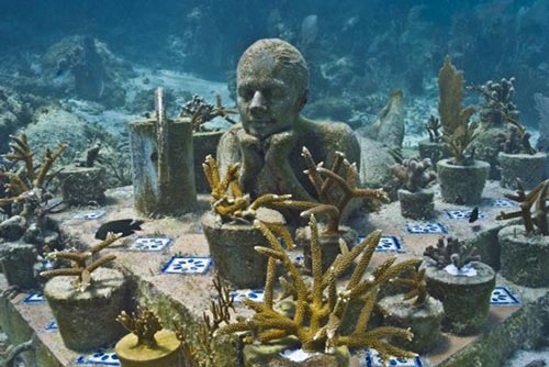 Độc, lạ hàng trăm tác phẩm điêu khắc dưới đáy biển