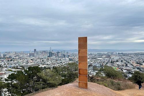 Khối đá bí ẩn làm từ bánh gừng xuất hiện ở Mỹ