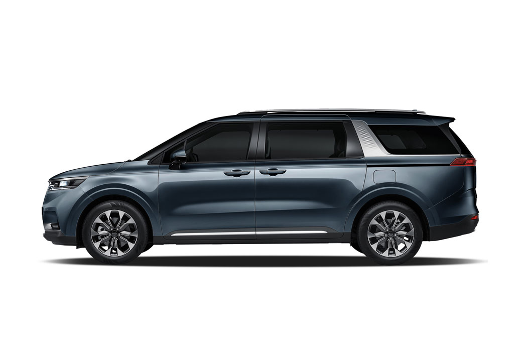 Kia Sedona 2021 chốt giá hơn 900 triệu đồng