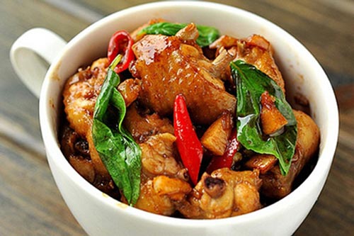 Lạ miệng với thịt gà xào húng quế đậm đà khó quên