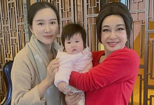 Lưu Hiểu Khánh gây chú ý với khuôn mặt khác lạ