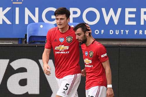 Fernandes nhìn giống đội trưởng M.U hơn Maguire