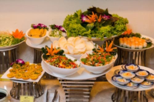 Muốn ăn buffet không bị lỗ, hãy tránh 5 xa món này