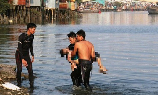 Giải mã về hiện tượng người chết đuối 'thổ huyết' khi người nhà đến gần