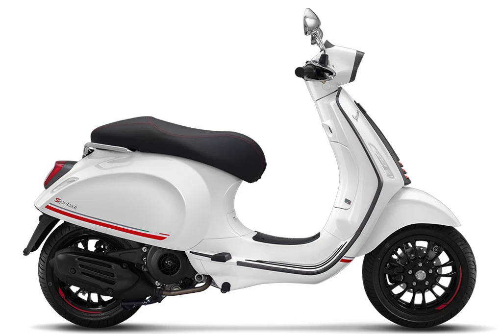 Vespa Sprint Carbon 125.