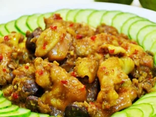 Lạ miệng với gà kho nước dừa