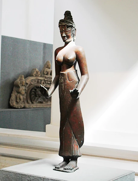 Tượng đồng Bồ tát Tara - Bảo vật quốc gia hiện được lưu giữ, trưng bày tại Bảo tàng Điêu khắc Chăm Đà Nẵng... 