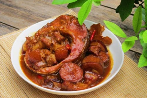 Cá kho chuối xanh chuẩn vị truyền thống