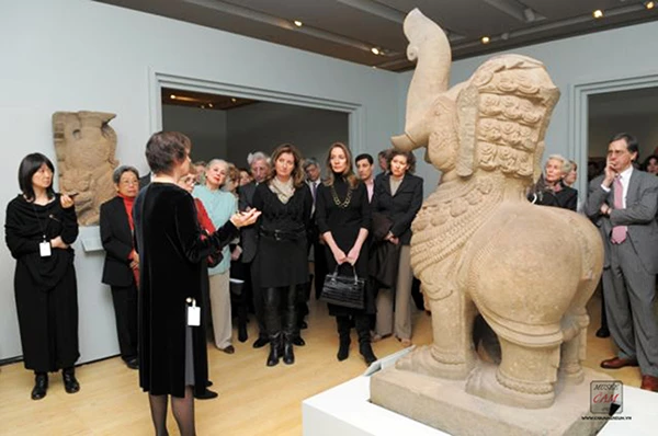 Tượng Gajasimha được giới thiệu tại Bảo tàng Mỹ thuật Houston (Texas) và Bảo tàng Hội Châu Á (New York) năm 2009, 2010. Ảnh do Bảo tàng Điêu khắc Chăm Đà Nẵng cung cấp từ nguồn sưu tầm