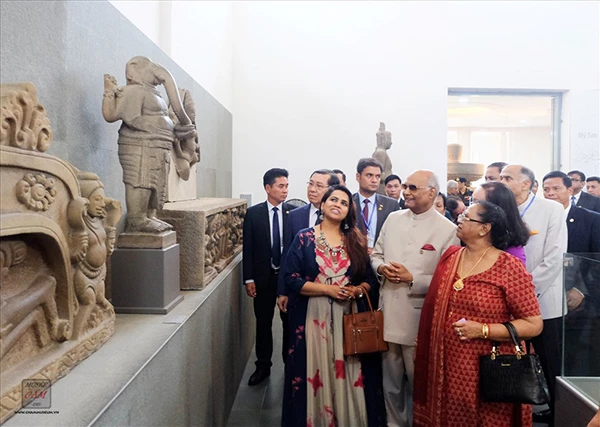 Tổng thống Ấn Độ và phu nhân dừng chân thưởng lãmTượng Ganesha trong chuyến thăm Bảo tàng Điêu khắc Chăm Đà Nẵng vào tháng 11/2018 (Ảnh: Bảo tàng Điêu khắc Chăm Đà Nẵng cung cấp từ nguồn Hoàng Vinh)