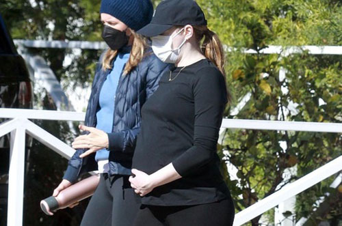 "Sao" phim La La Land lần đầu lộ bụng bầu