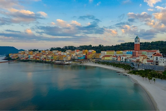 Nam đảo lột xác sau 5 năm với những công trình đẳng cấp, như biểu tượng mới ở Phú Quốc. Nam đảo lột xác sau 5 năm với những công trình đẳng cấp, như biểu tượng mới ở Phú Quốc.