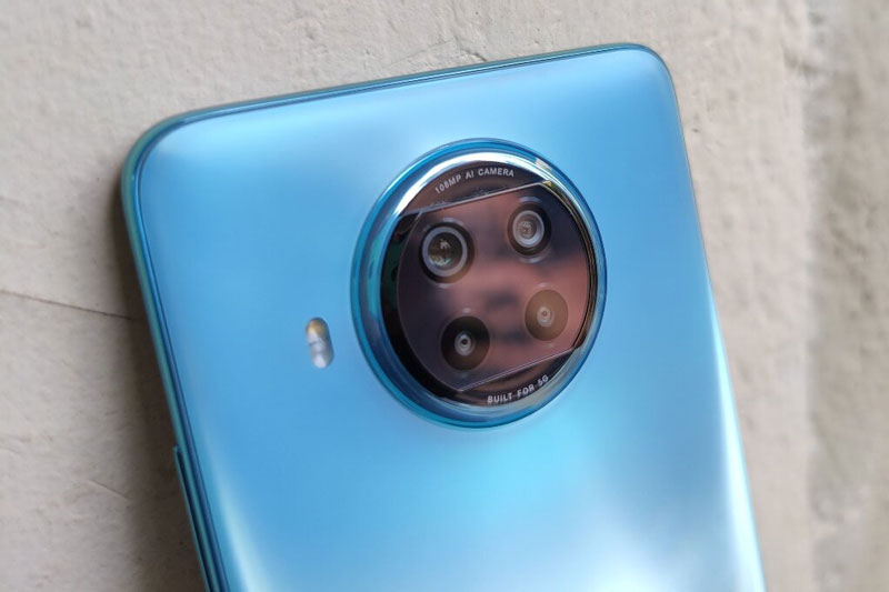 Trên tay smartphone 5G, RAM 8 GB, chống nước, sạc 33W, 4 camera sau, giá ‘mềm’