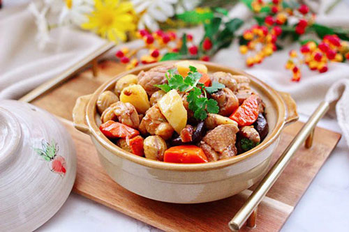 Om thịt gà, lỡ tay cho thêm một loại hạt lại được món ngon như nhà hàng