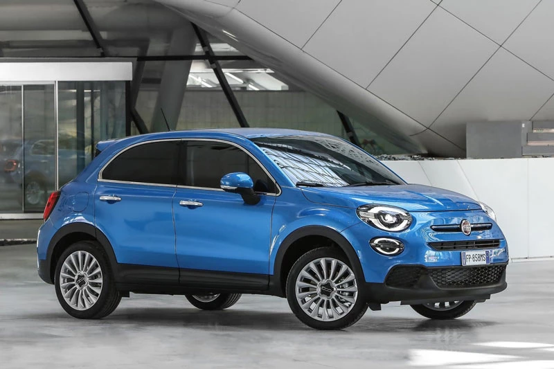 3. Fiat 500X (doanh số: 31.819 chiếc).