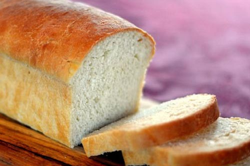 Lý do không nên chọn bánh mì trắng để ăn sáng
