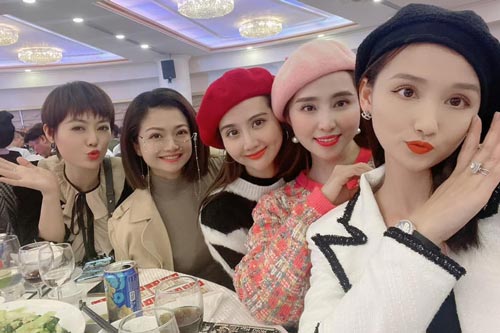 Dàn mỹ nhân của 'vũ trụ VTV' hội ngộ chung khung hình dịp đầu năm mới