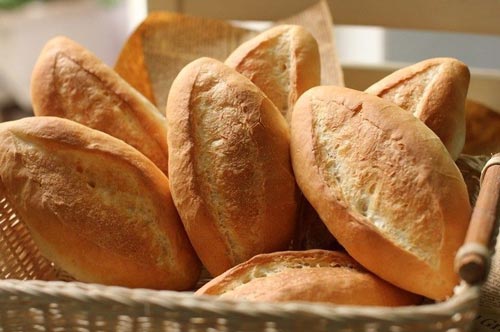 Biến bánh mì cứng trở nên giòn chỉ trong tích tắc