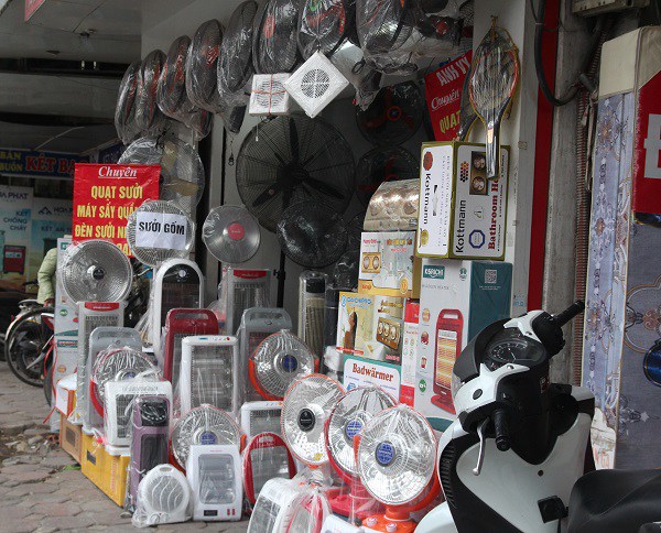 Thị trường thiết bị sưởi ấm “hốt bạc” khi miền Bắc rét đậm kéo dài