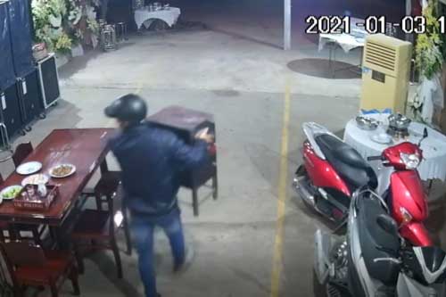 Bình Dương: Hai thanh niên đến đám tang trộm thùng tiền phúng điếu