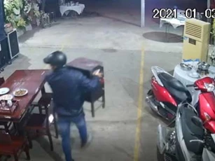 Bình Dương: Hai thanh niên đến đám tang trộm thùng tiền phúng điếu