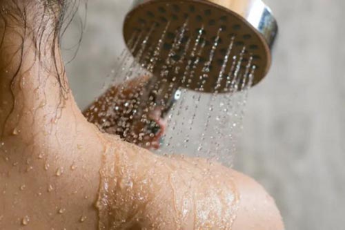 4 lí do khiến bạn thường đột quỵ trong khi tắm