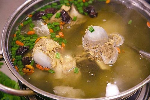 Sai lầm khi nấu canh xương vừa hôi, vừa mất vị