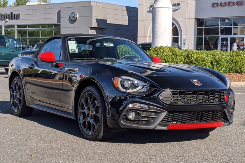 2. Fiat 124 Spider 2020 (thời gian tăng tốc từ 0-96 km/h: 6,5 giây). 