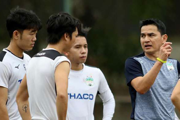 Chuyên gia khuyên Kiatisuk tránh lạm dụng Xuân Trường, Tuấn Anh