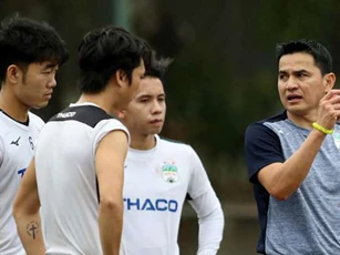 Chuyên gia khuyên Kiatisuk tránh lạm dụng Xuân Trường, Tuấn Anh