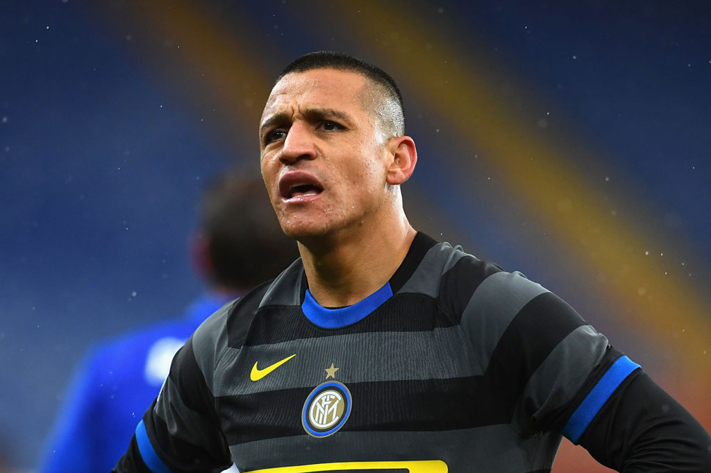 Inter thua sốc, 'tội đồ' Sanchez đá hỏng phạt đền