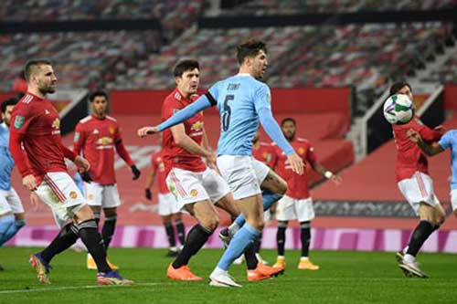 Maguire nhận bão chỉ trích sau bàn thắng của Stones ở derby Manchester