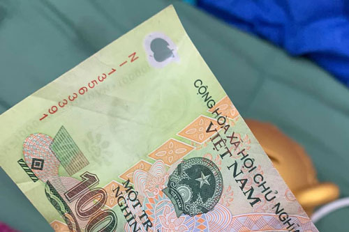 'Nuôi lợn đất' 1 năm trời, đến cuối năm hả hê 'đập lợn', chàng trai sốc vì số tiền nhận được