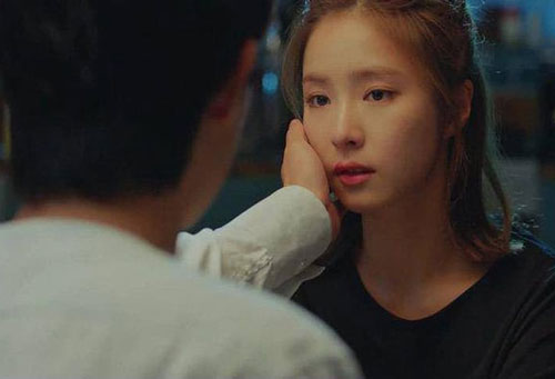 Ngỡ ngàng phát hiện mình có một cậu con trai sau chuyến ghé thăm nhà người bạn cũ thời đại học