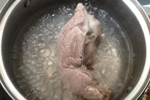 Thói quen cực nguy hiểm khi chế biến và ăn thịt lợn phải bỏ ngay