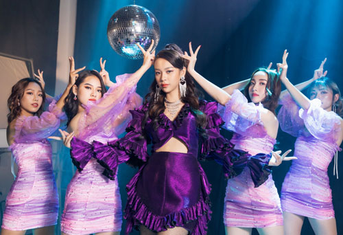 Phí Phương Anh: "Ngày nào cũng đọc bình luận cho quen với việc bị chửi"