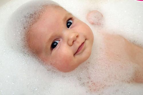 4 sai lầm khi tắm cho trẻ sơ sinh dễ gây hại cho bé, nhất là điều thứ 3