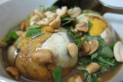 Điều cần biết trước khi ăn trứng vịt lộn