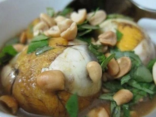 Điều cần biết trước khi ăn trứng vịt lộn